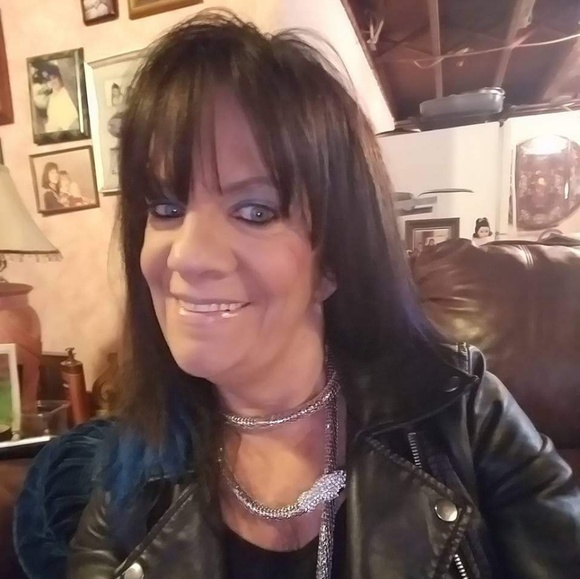 Meet your Posher, Lisa - Picture 2 of 2